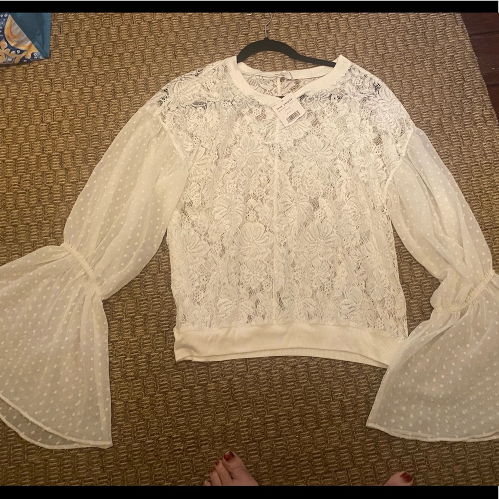 FREE PEOPLE- NWT White lacey top-L